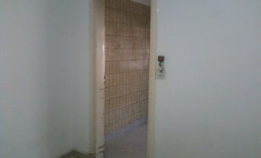 Casa americana en buen estado con 2 dormitorios en Barrio Almafuerte