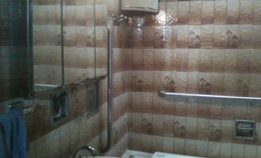 Casa americana en buen estado con 2 dormitorios en Barrio Almafuerte