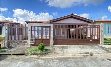 SE VENDE CASA EN MONTELIMAR EN $155,000 AM