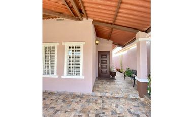 SE VENDE CASA EN MONTELIMAR EN $155,000 AM