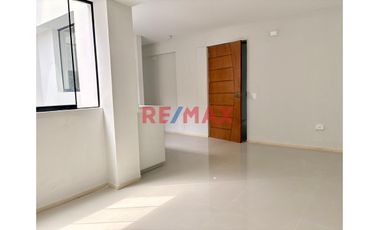 🔑 Tu Nuevo Hogar Te Espera En La Urb. Los Pinos – 7Mo Piso, Y Sin Alcabala 💫