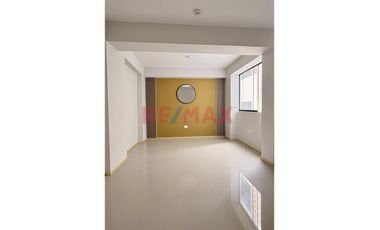 🔑 Tu Nuevo Hogar Te Espera En La Urb. Los Pinos – 7Mo Piso, Y Sin Alcabala 💫