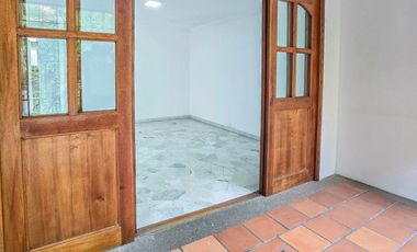 APARTAMENTO EN VENTA O RENTA OESTE EN EDIFICIO. Cod A10039