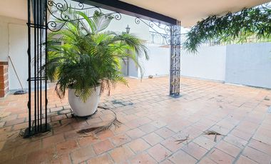 APARTAMENTO EN VENTA O RENTA OESTE EN EDIFICIO. Cod A10039