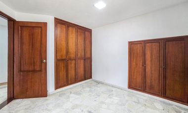 APARTAMENTO EN VENTA O RENTA OESTE EN EDIFICIO. Cod A10039