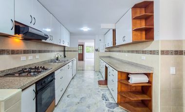 APARTAMENTO EN VENTA O RENTA OESTE EN EDIFICIO. Cod A10039