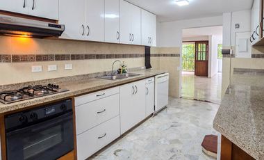 APARTAMENTO EN VENTA O RENTA OESTE EN EDIFICIO. Cod A10039