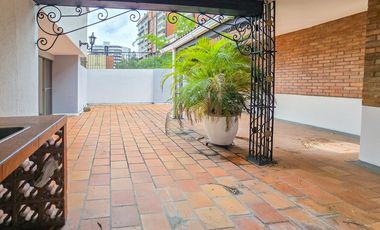 APARTAMENTO EN VENTA O RENTA OESTE EN EDIFICIO. Cod A10039