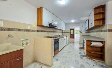 APARTAMENTO EN VENTA O RENTA OESTE EN EDIFICIO. Cod A10039