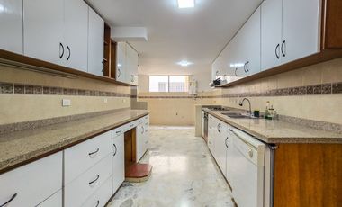 APARTAMENTO EN VENTA O RENTA OESTE EN EDIFICIO. Cod A10039
