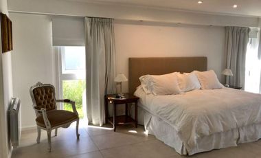 ALQUILER TEMPORARIO, NORDELTA EN EL EXCLUSIVO BARRIO DE CALETAS. DICIEMBRE, ENERO, FEBRERO Y MARZO