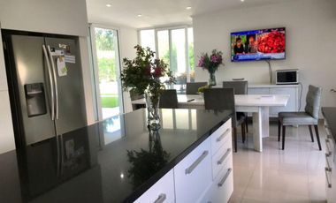 ALQUILER TEMPORARIO, NORDELTA EN EL EXCLUSIVO BARRIO DE CALETAS. DICIEMBRE, ENERO, FEBRERO Y MARZO