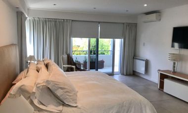 ALQUILER TEMPORARIO, NORDELTA EN EL EXCLUSIVO BARRIO DE CALETAS. DICIEMBRE, ENERO, FEBRERO Y MARZO