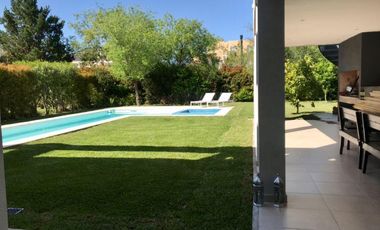 ALQUILER TEMPORARIO, NORDELTA EN EL EXCLUSIVO BARRIO DE CALETAS. DICIEMBRE, ENERO, FEBRERO Y MARZO