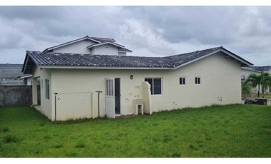 VENDO EXCELENTE Y AMPLIA VIVIENDA EN ARRAIJAN PLAYA DORADA LAS OLAS 3R