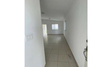 VENDO EXCELENTE Y AMPLIA VIVIENDA EN ARRAIJAN PLAYA DORADA LAS OLAS 3R