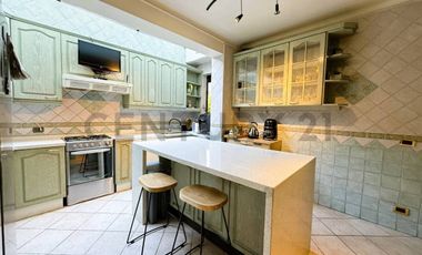 Se arrienda casa, Sector Los Domínicos, Las Condes