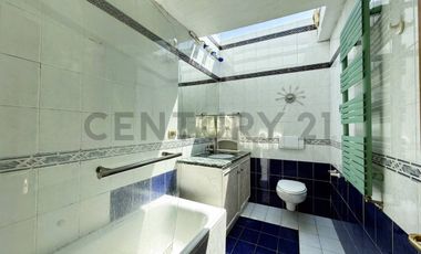 Se arrienda casa, Sector Los Domínicos, Las Condes