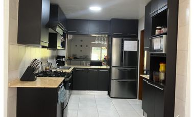 ALQUILO ESPECTACULAR casa Amueblada en Clayton.