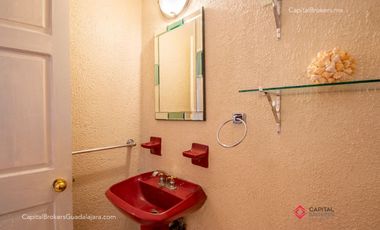 Casa en Venta en Bugambilias cerca centro comercial zona sur