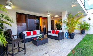 Casa en Venta en Bugambilias cerca centro comercial zona sur