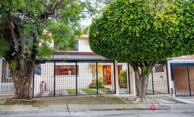 Casa en Venta en Bugambilias cerca centro comercial zona sur