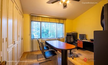 Casa en Venta en Bugambilias cerca centro comercial zona sur