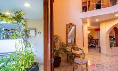 Casa en Venta en Bugambilias cerca centro comercial zona sur