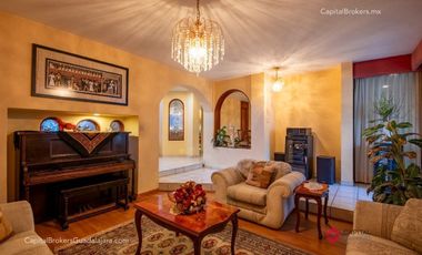 Casa en Venta en Bugambilias cerca centro comercial zona sur