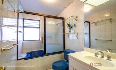 Casa en Venta en Bugambilias cerca centro comercial zona sur