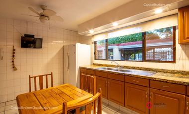 Casa en Venta en Bugambilias cerca centro comercial zona sur