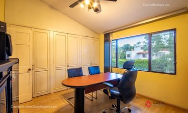 Casa en Venta en Bugambilias cerca centro comercial zona sur