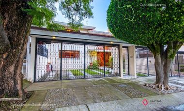 Casa en Venta en Bugambilias cerca centro comercial zona sur