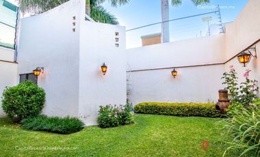 Casa en Venta en Bugambilias cerca centro comercial zona sur