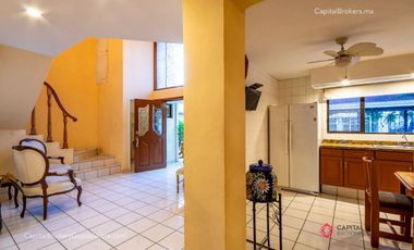 Casa en Venta en Bugambilias cerca centro comercial zona sur