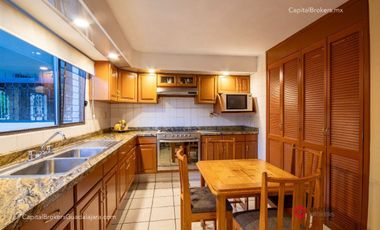 Casa en Venta en Bugambilias cerca centro comercial zona sur