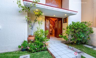 Casa en Venta en Bugambilias cerca centro comercial zona sur