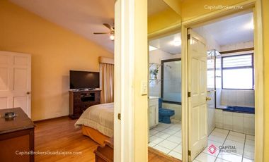 Casa en Venta en Bugambilias cerca centro comercial zona sur