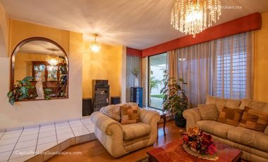 Casa en Venta en Bugambilias cerca centro comercial zona sur