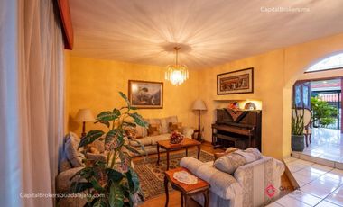 Casa en Venta en Bugambilias cerca centro comercial zona sur