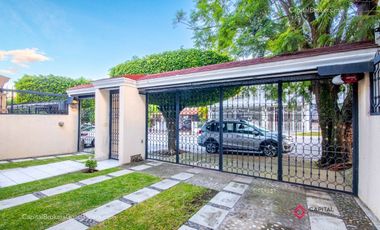 Casa en Venta en Bugambilias cerca centro comercial zona sur