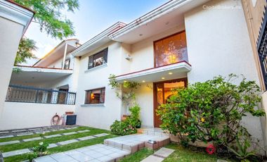 Casa en Venta en Bugambilias cerca centro comercial zona sur