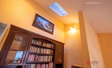 Casa en Venta en Bugambilias cerca centro comercial zona sur