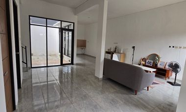 Menarik rumah brand new baru di Nusa Loka BSD CIty