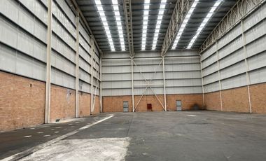bodega en arriendo/venta en funza. Cod V11187