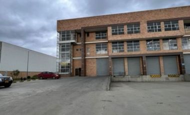 bodega en arriendo/venta en funza. Cod V11187