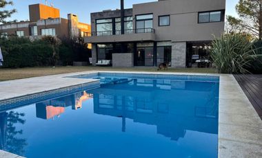 Alquiler casa 5 dormitorios en el Centauro