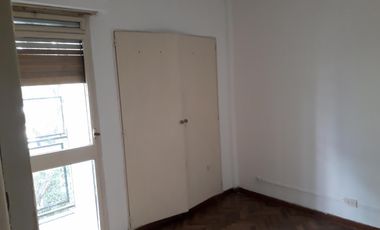 Excelente departamento a mts. estación Acassuso