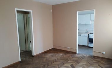 Excelente departamento a mts. estación Acassuso