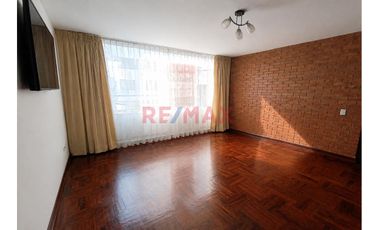 Acogedor Y Amplio Departamento En Urb. Santa Edelmira (3Er Piso)